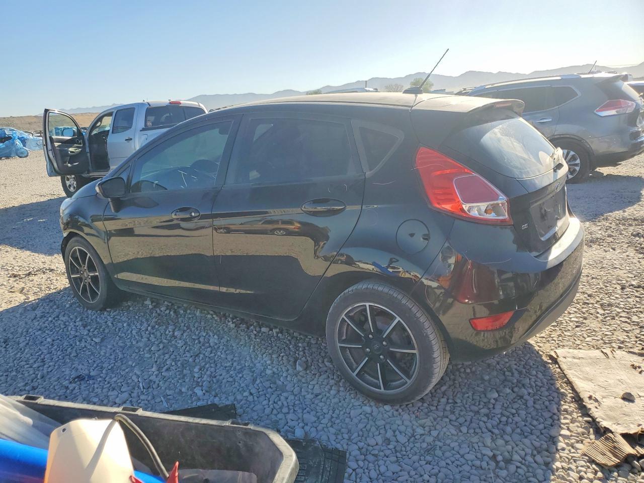 2016 Ford Fiesta Se - Фото 2