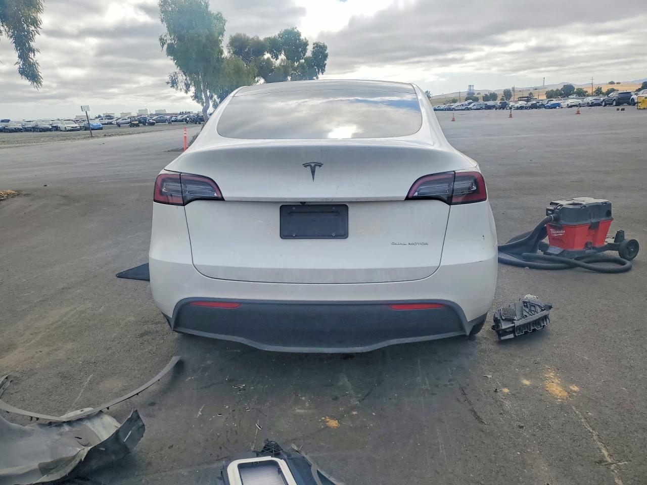 2023 Tesla Model Y - Фото 6