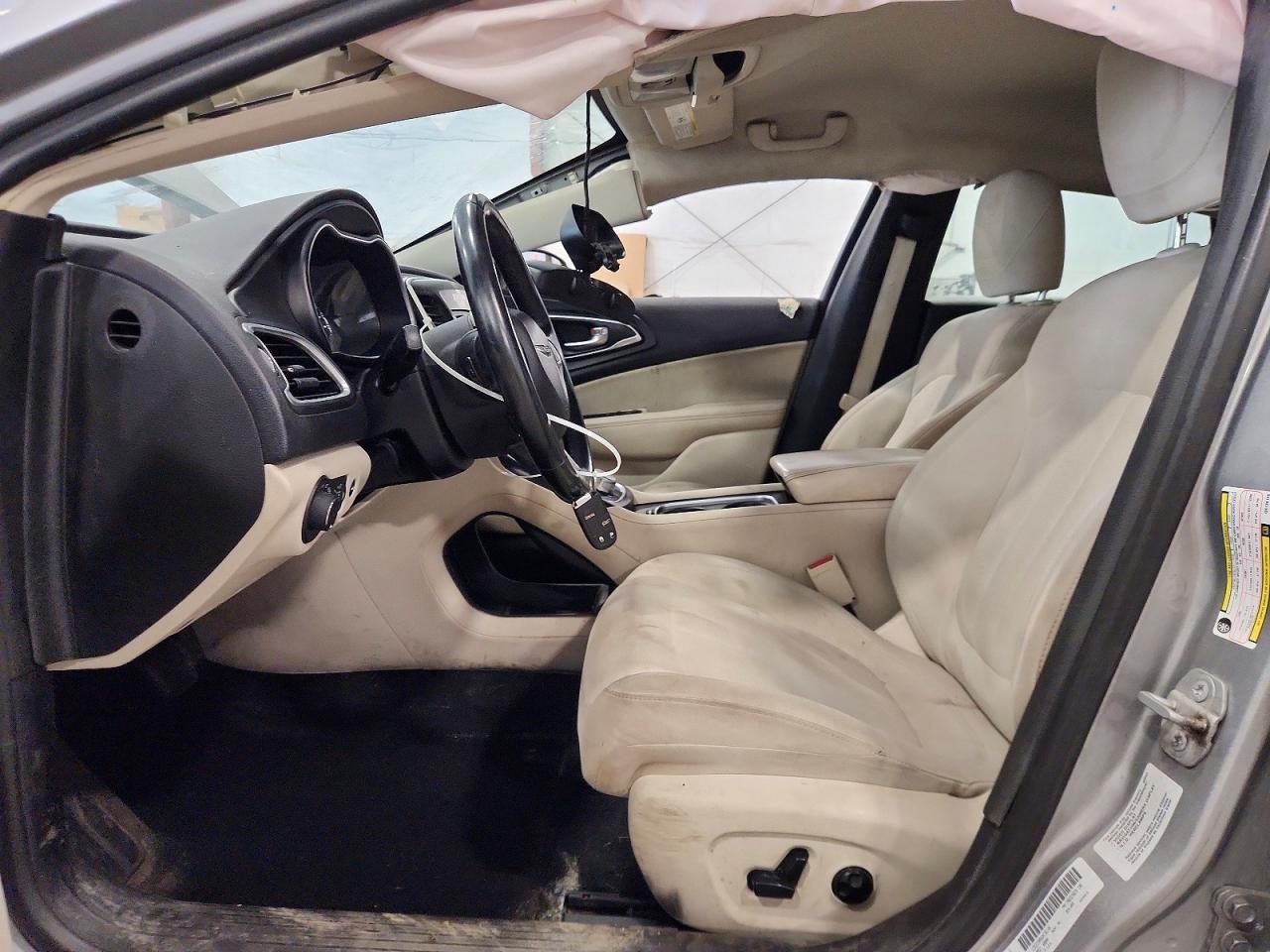 2016 Chrysler 200 Limited - Image 7
