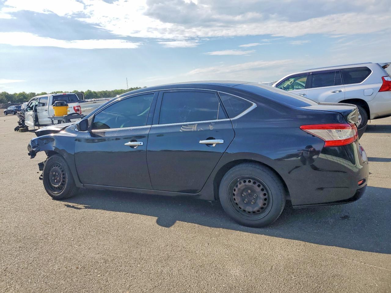 2014 Nissan Sentra S - Фото 2