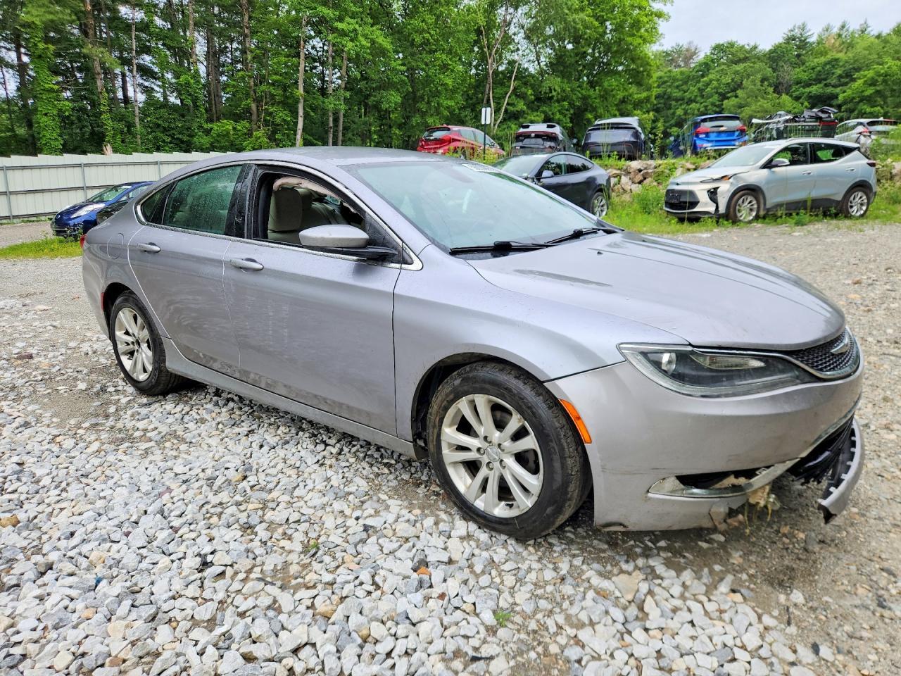 2016 Chrysler 200 Limited - Image 4