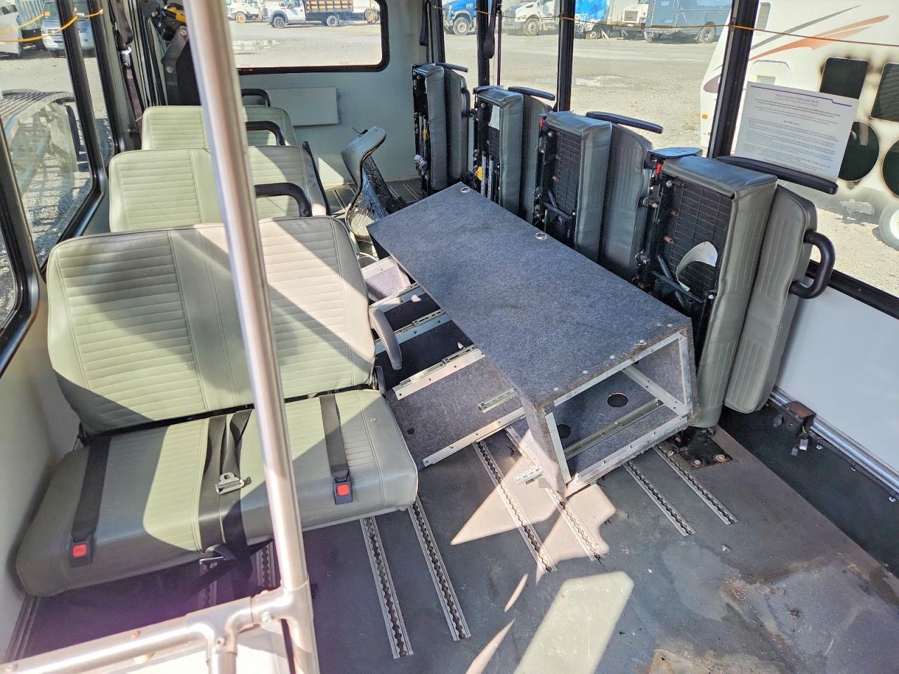 2019 Ford E450 Shuttle Bus - Фото 6