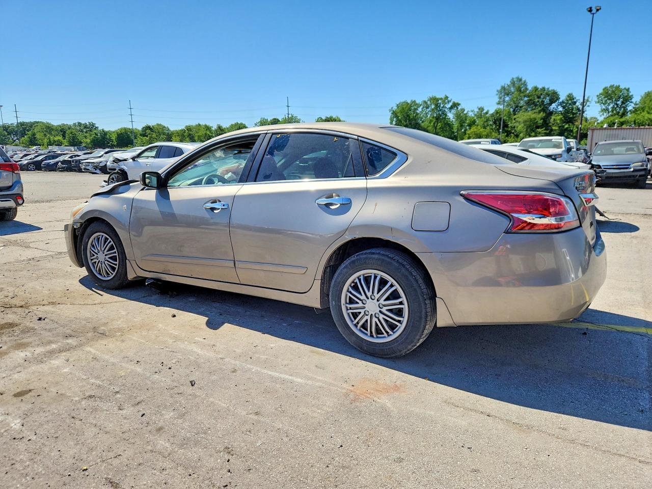 2015 Nissan Altima 2.5 S - Фото 2