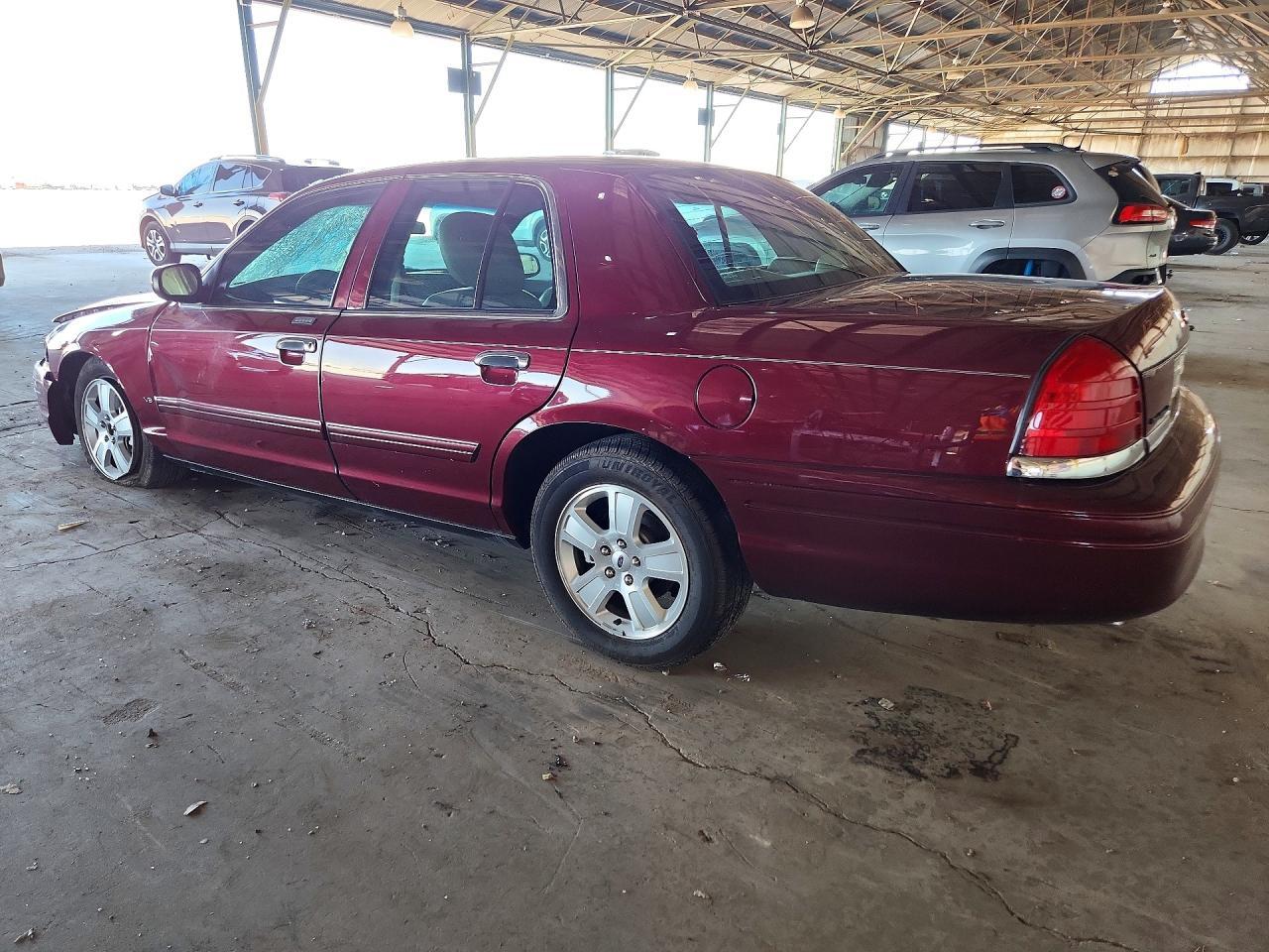 2011 Ford Crown Victoria Lx - Image 2