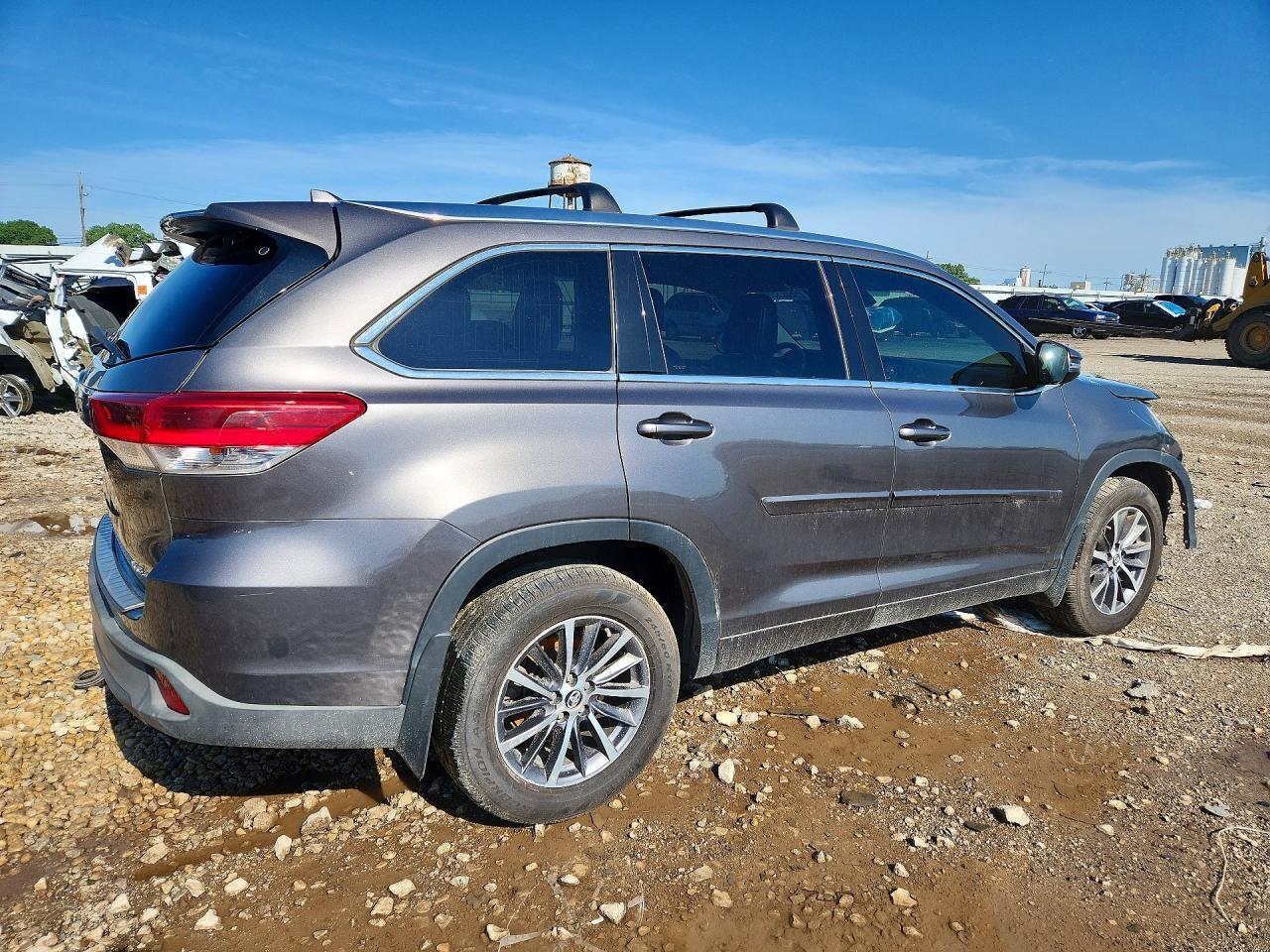 2018 Toyota Highlander Xle - Image 3