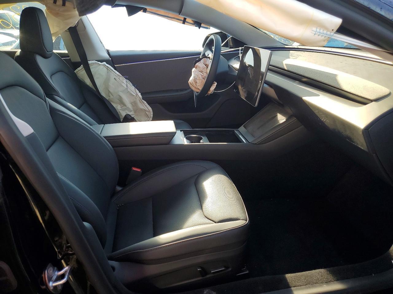 2025 Tesla Model 3 - Фото 7