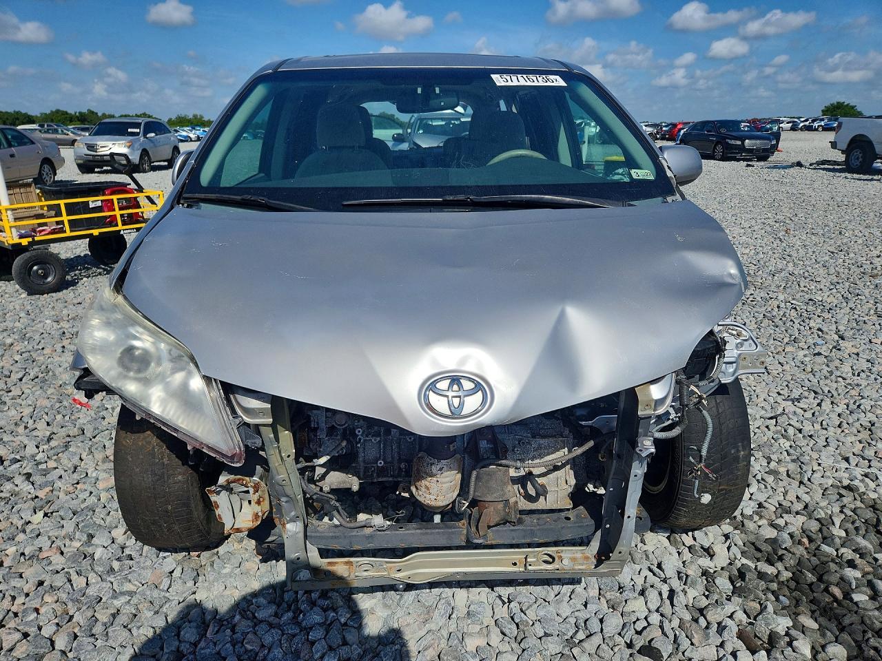 2015 Toyota Sienna Sport - Фото 5