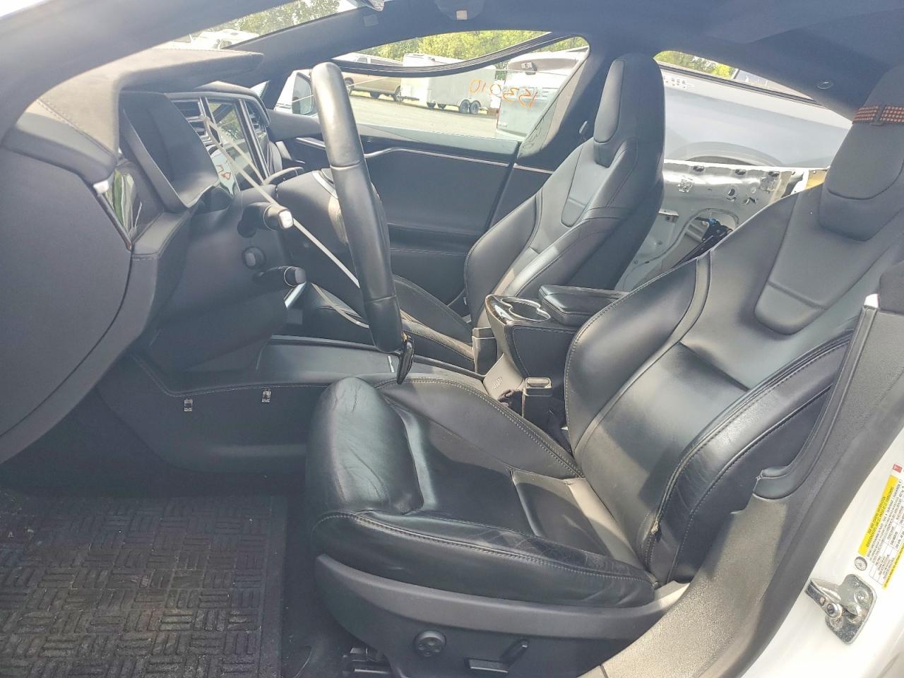 2016 Tesla Model S - Image 7