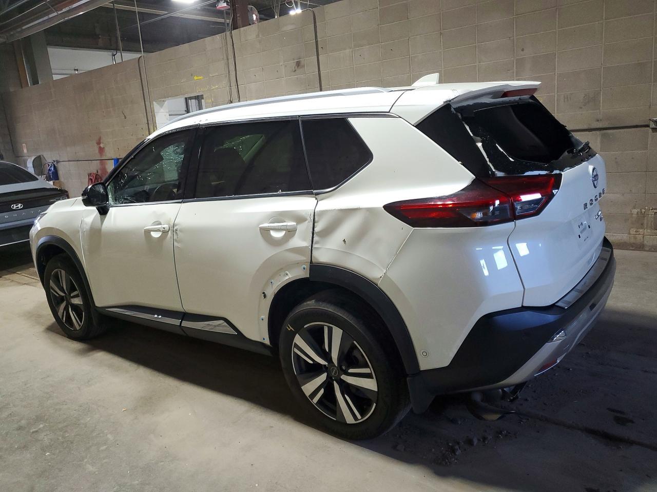 2023 Nissan Rogue Platinum - Фото 2