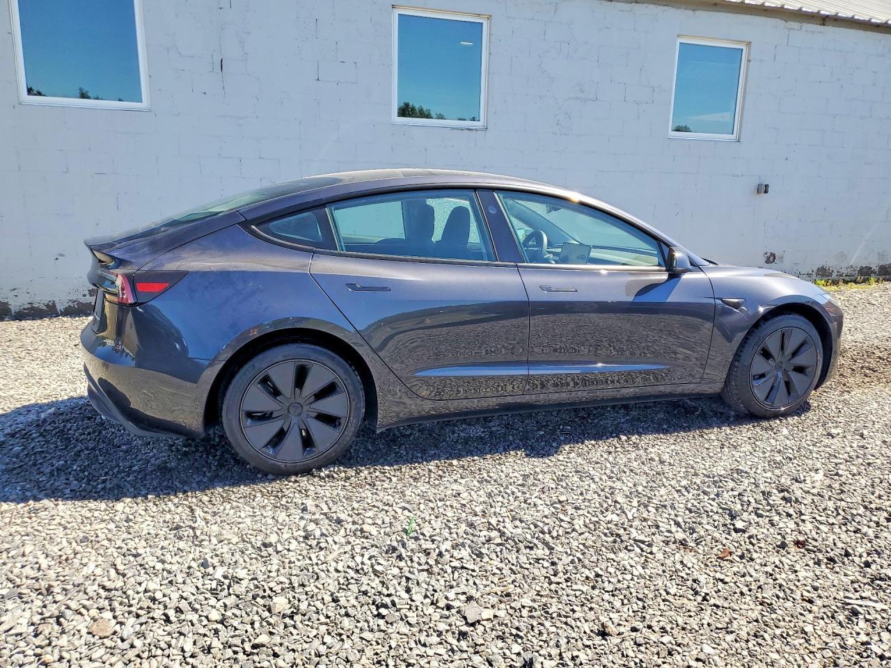 2025 Tesla Model 3 - Image 3