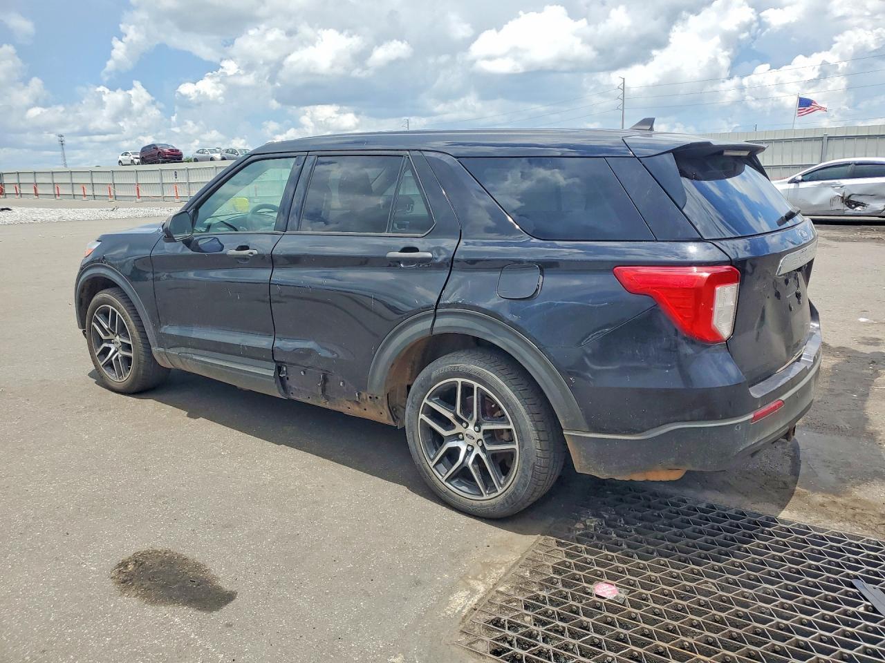 2021 Ford Explorer - Фото 2