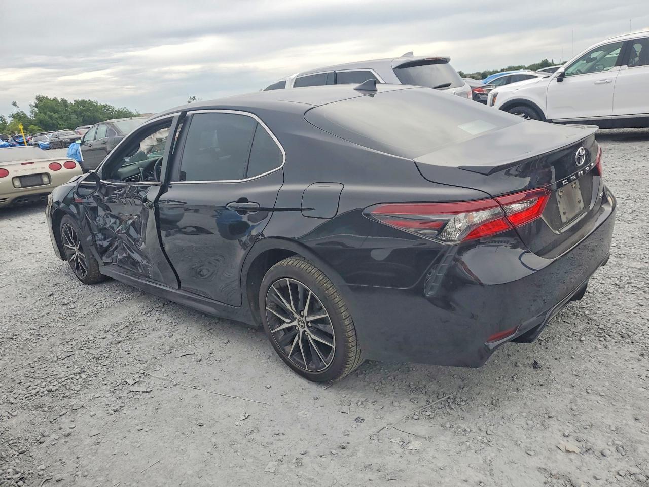 2023 Toyota Camry Se - Image 2