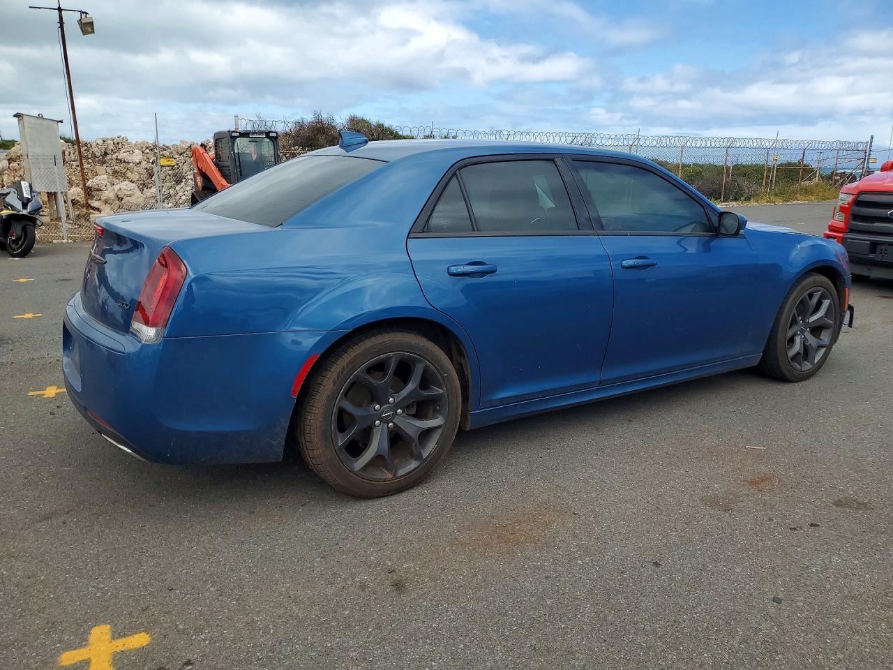 2021 Chrysler 300 Touring - Image 3