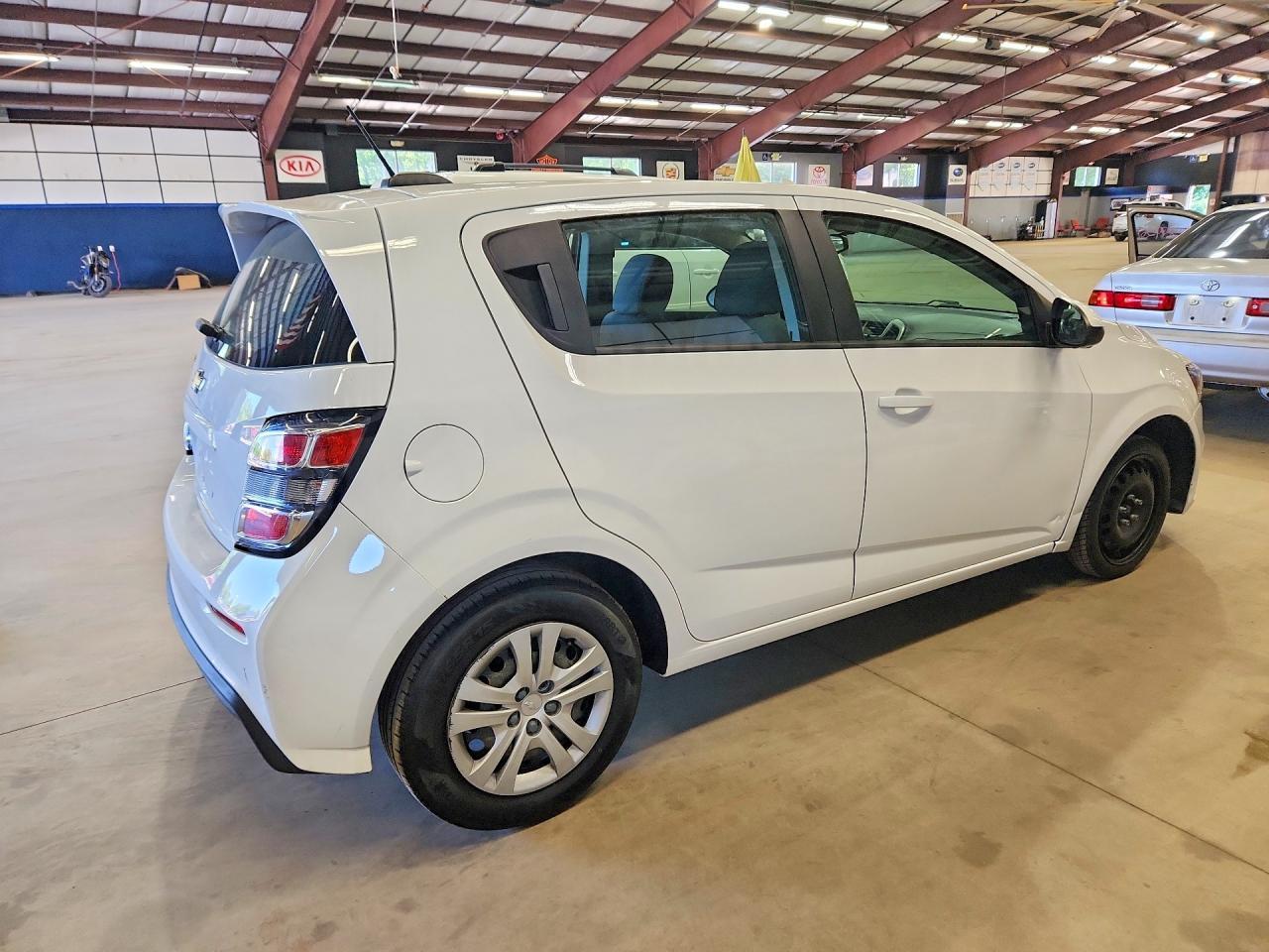 2018 Chevrolet Sonic - Фото 3