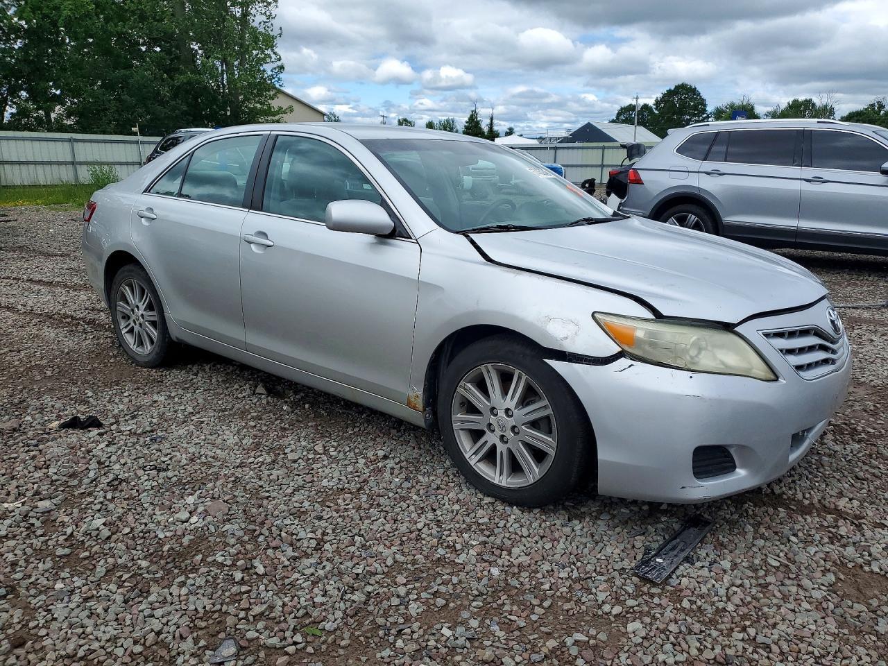 2011 Toyota Camry Le - Image 4