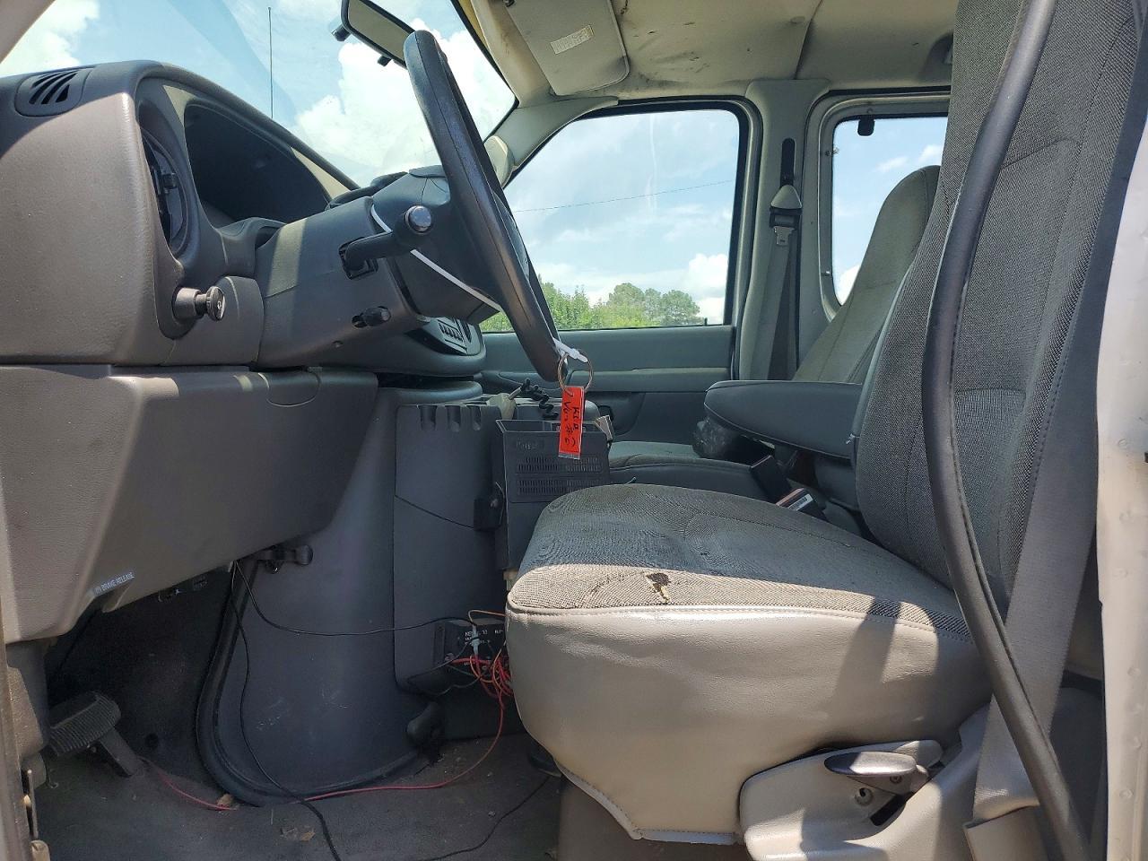 2003 Ford Econoline E350 Super Duty Wagon - Фото 7