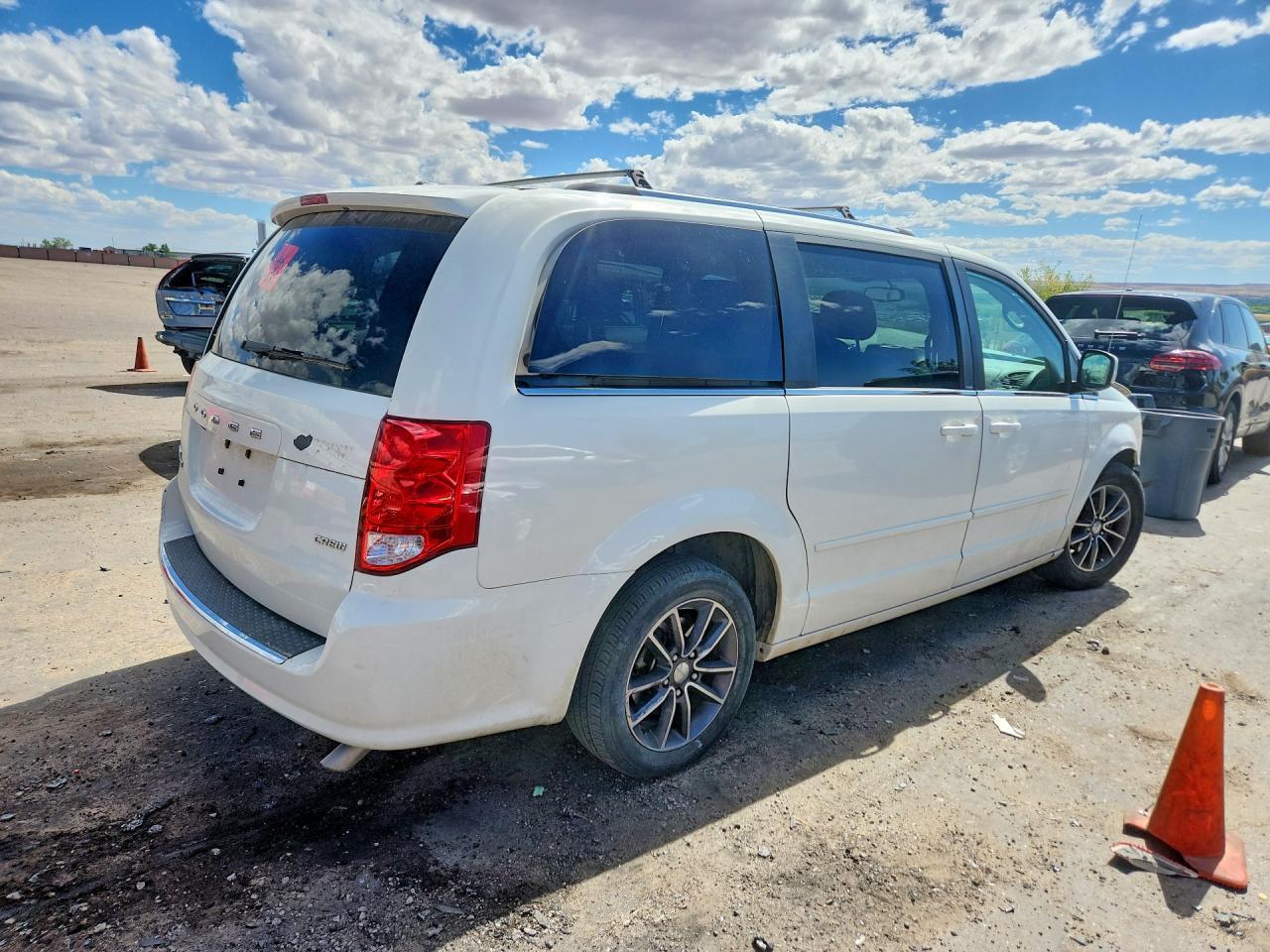 2011 Dodge Grand Caravan Crew - Image 3
