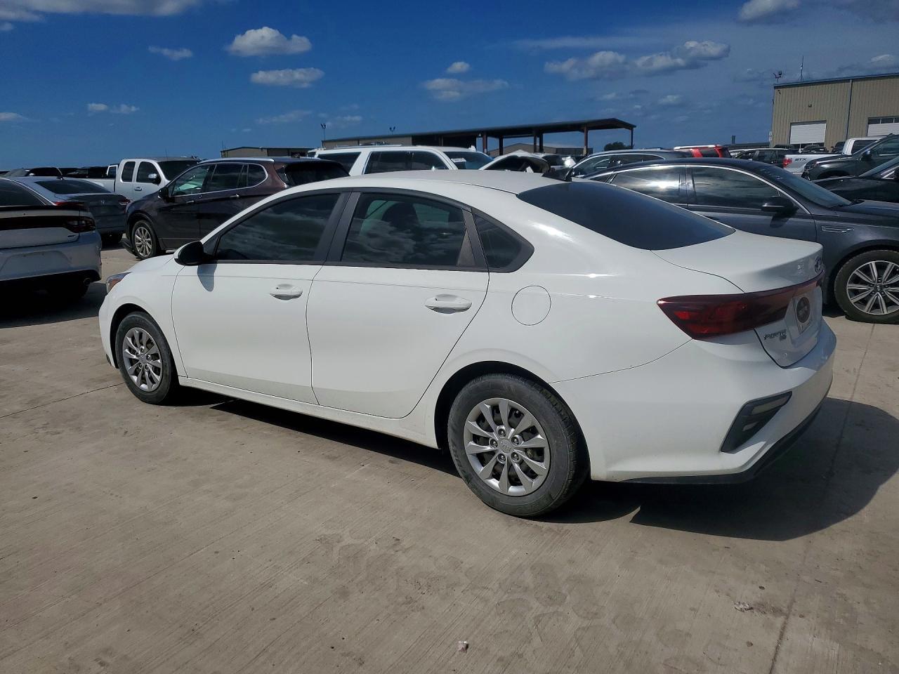 2021 Kia Forte Fe - Image 2