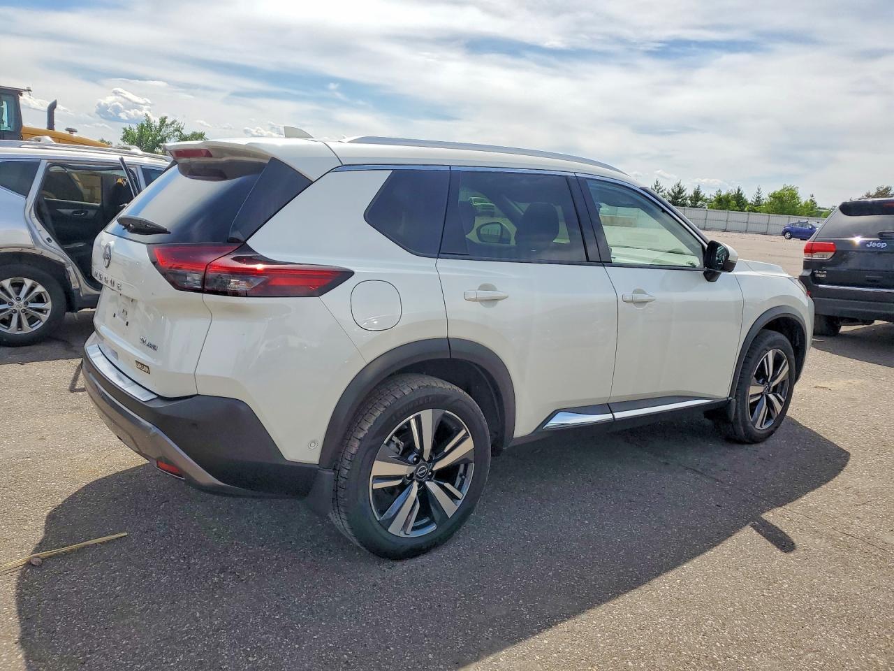 2023 Nissan Rogue Sl - Image 3