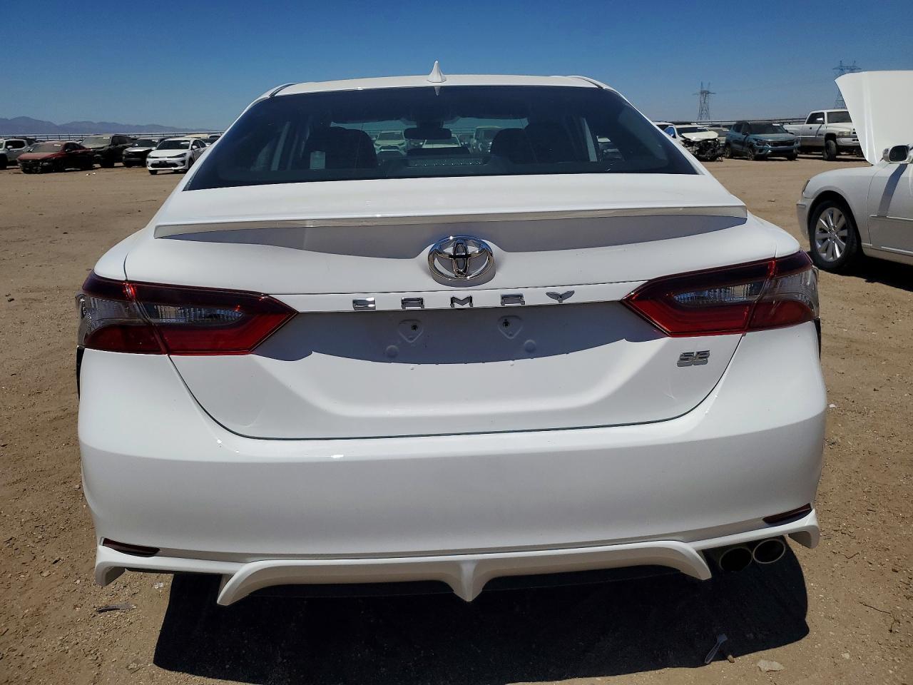 2021 Toyota Camry Se - Фото 6