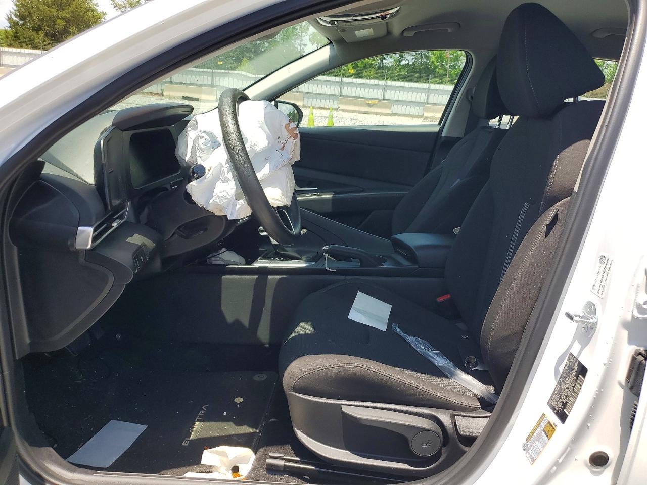 2025 Hyundai Elantra Se - Image 7