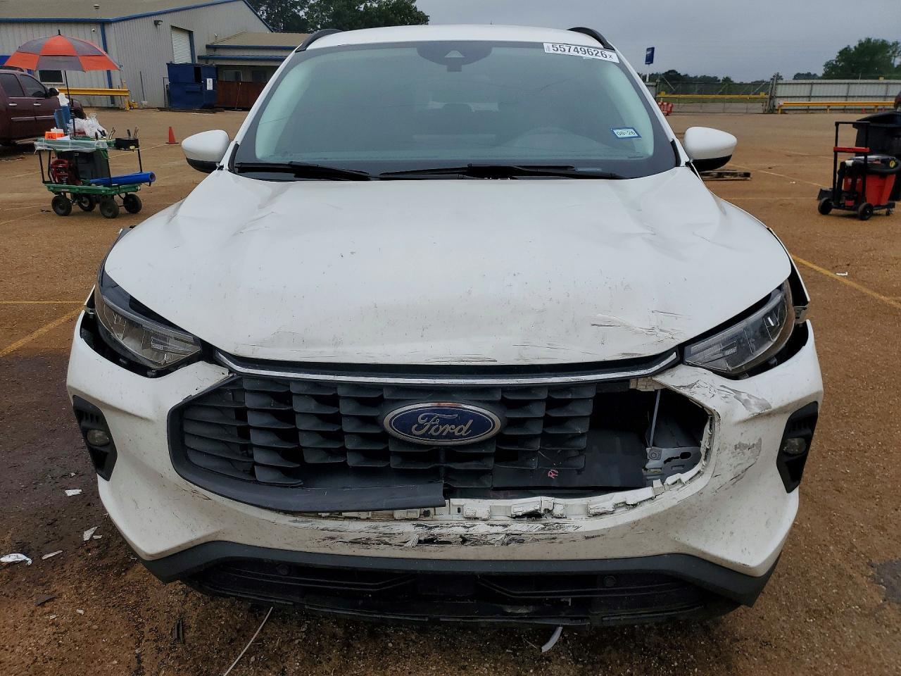 2023 Ford Escape - Image 5