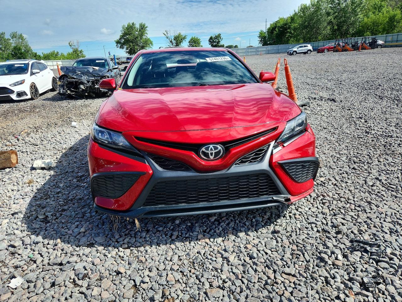 2021 Toyota Camry Se - Фото 5