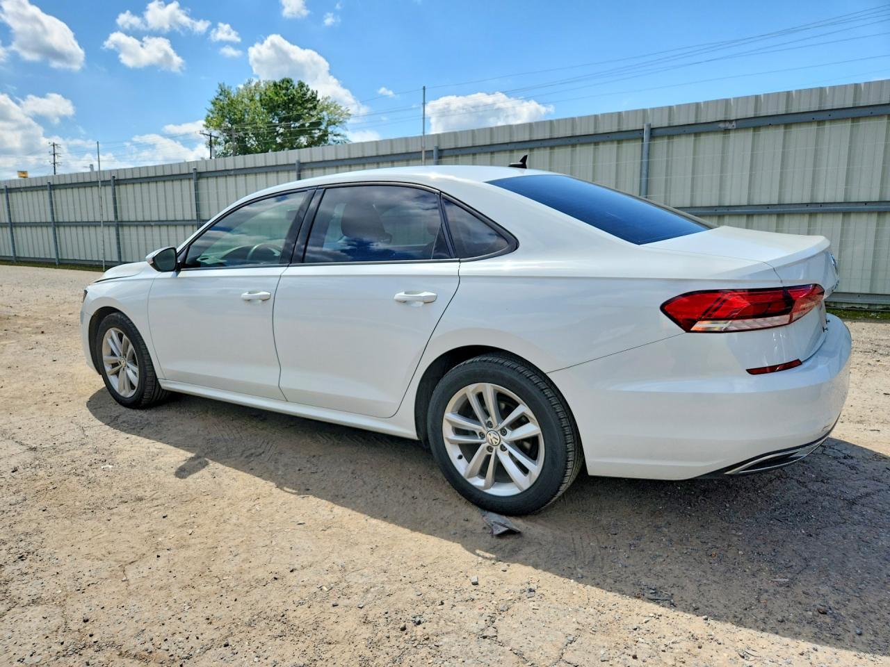 2021 Volkswagen Passat S - Фото 2