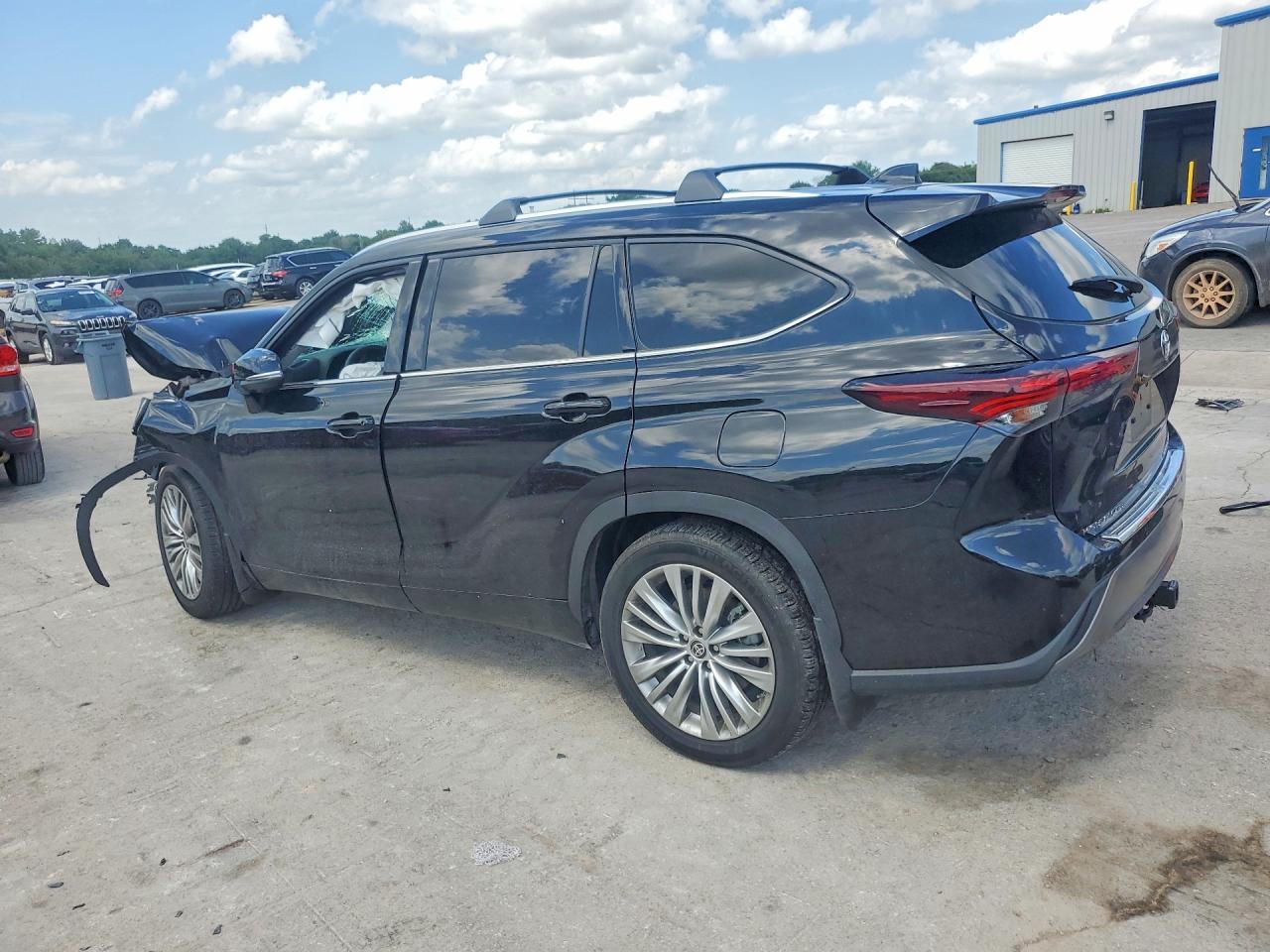 2024 Toyota Highlander Platinum - Фото 2