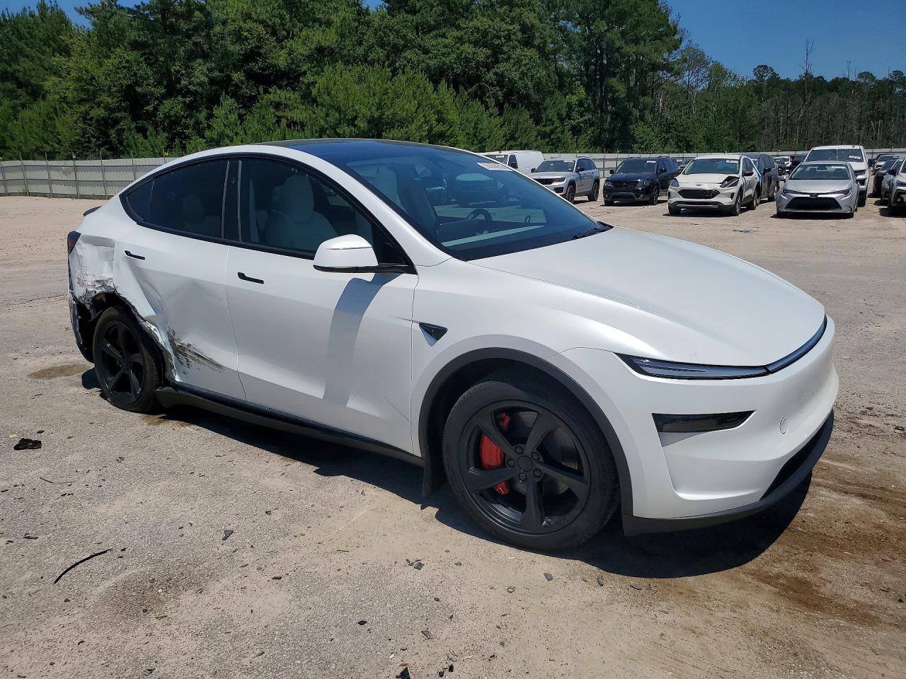 2026 Tesla Model Y - Фото 4