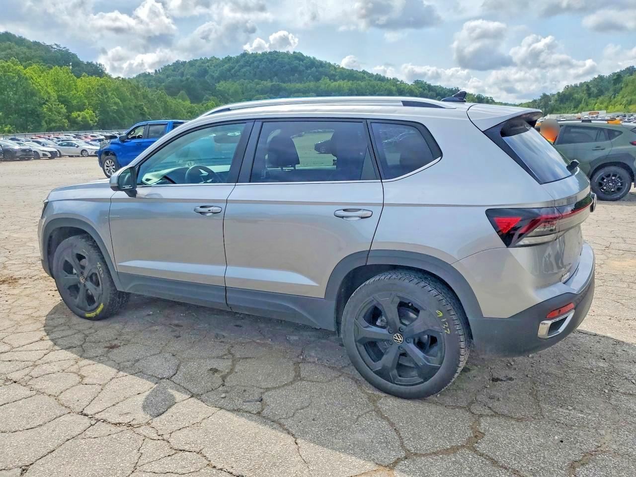 2025 Volkswagen Taos Sel - Image 2