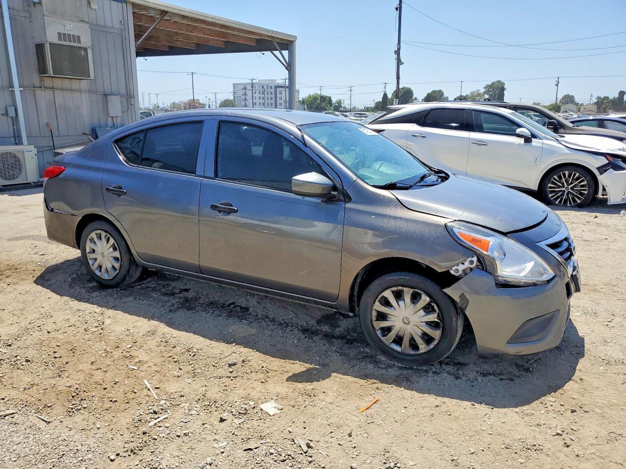 2016 Nissan Versa 1.6 S Plus - Image 4