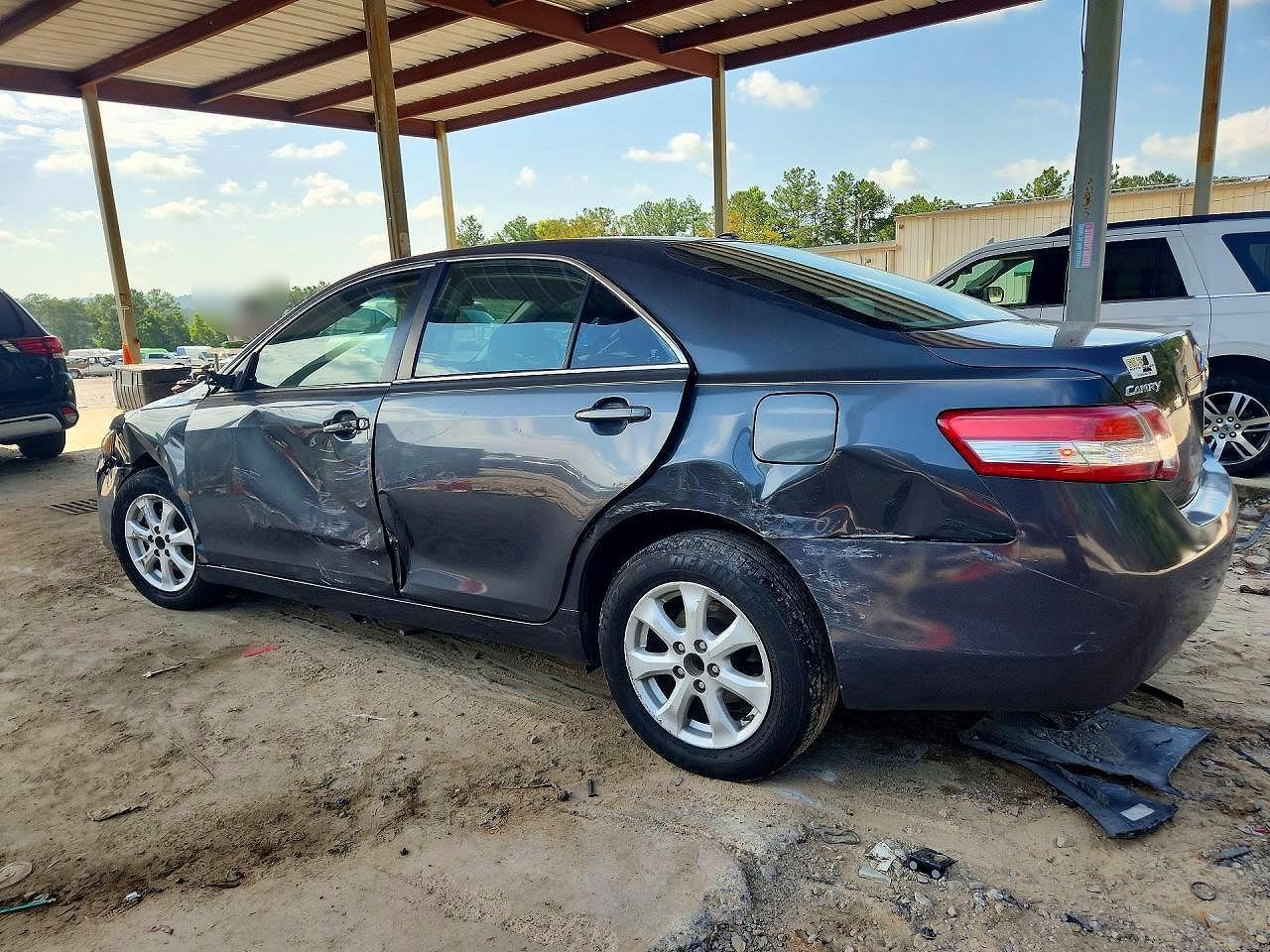 2011 Toyt Camry - Фото 2