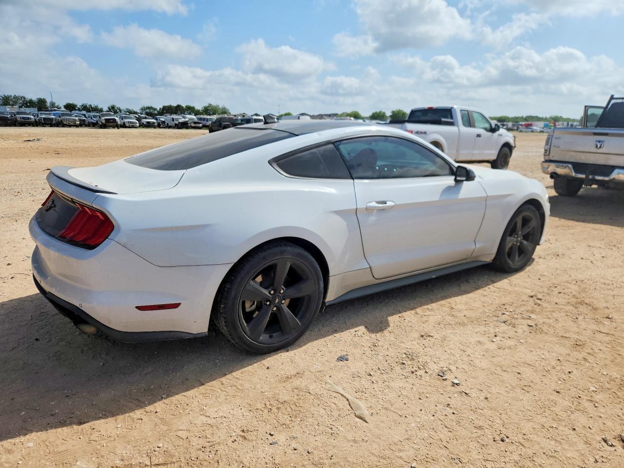 2021 Ford Mustang - Фото 3
