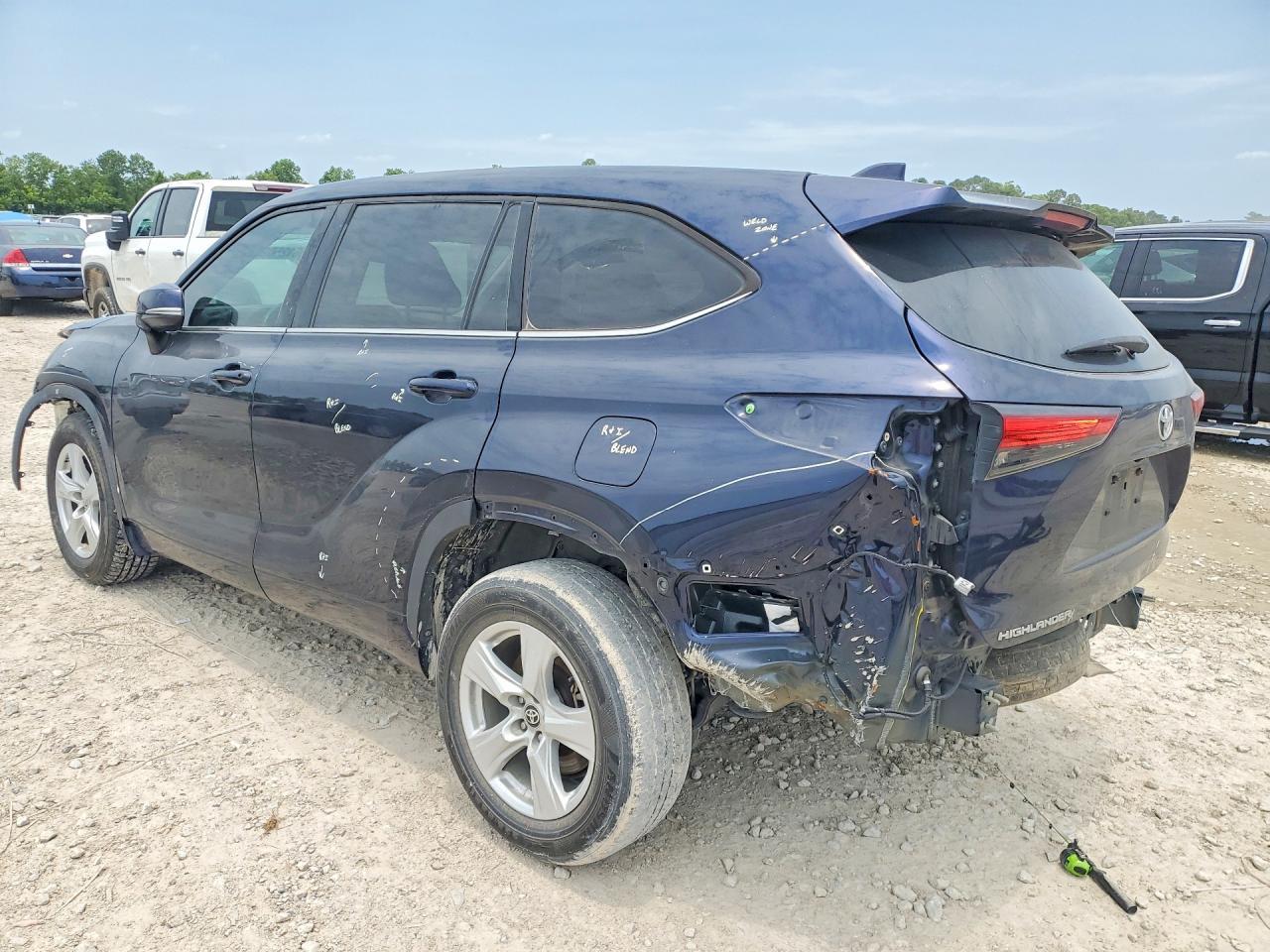 2021 Toyota Highlander L - Фото 2