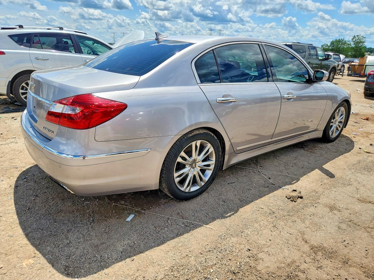 2012 Hyundai Genesis 3.8L - Фото 3