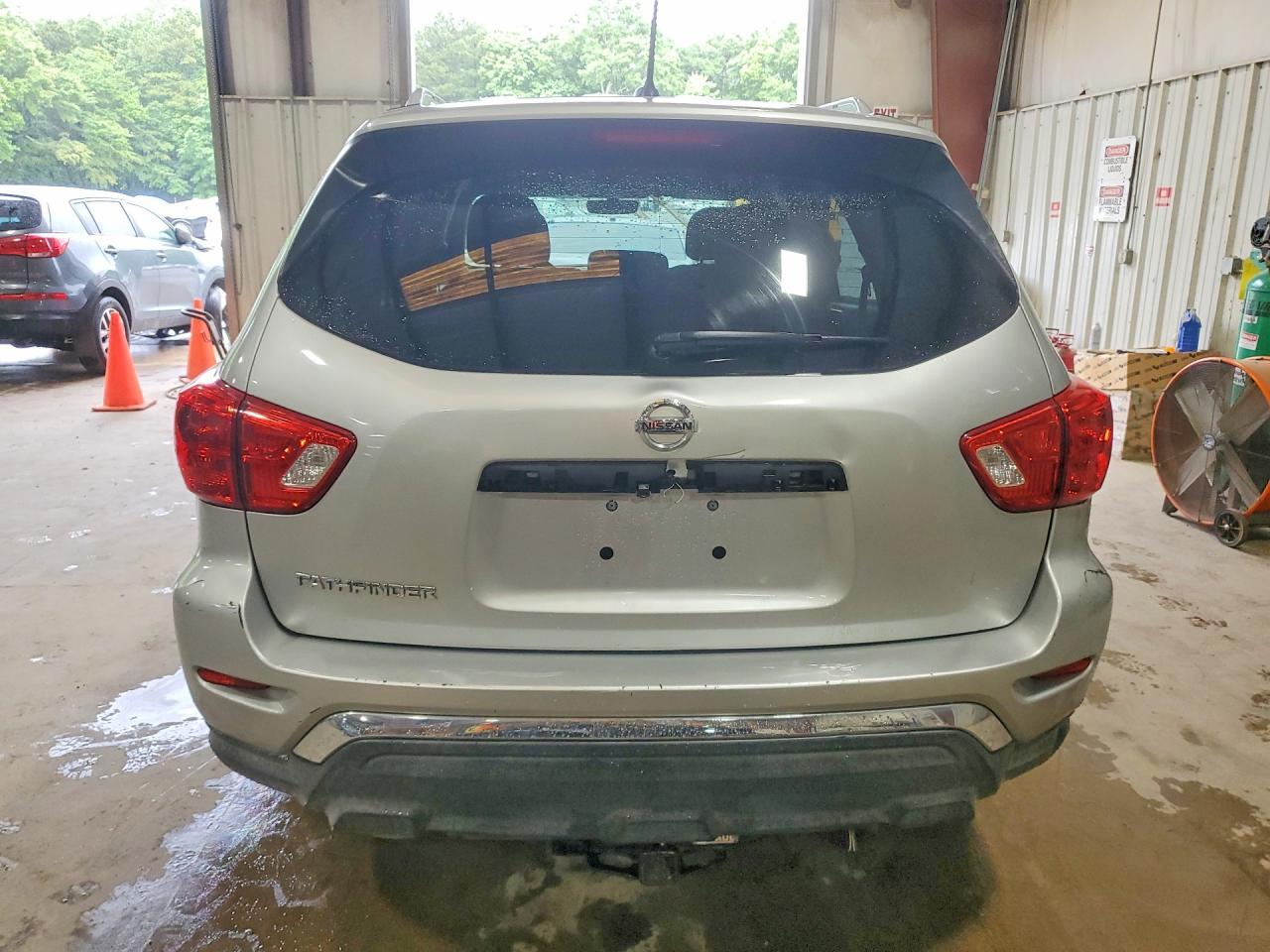 2017 Nissan Pathfinder S - Image 6