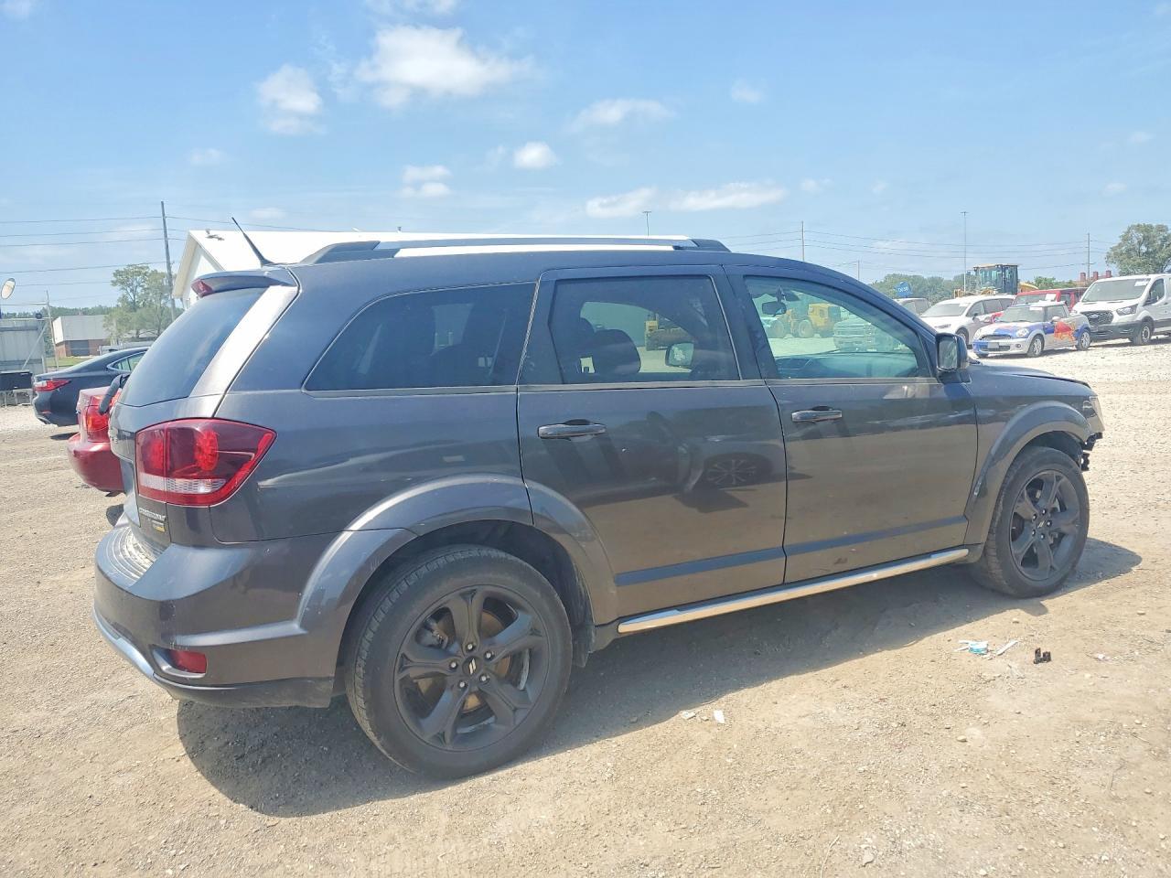 2018 Dodge Journey Crossroad - Image 3