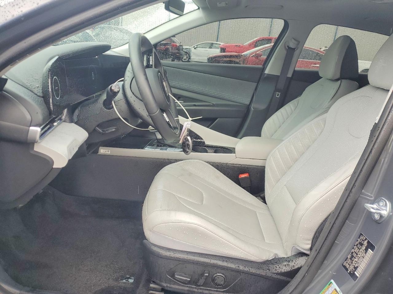 2025 Hyundai Elantra Limited - Image 7
