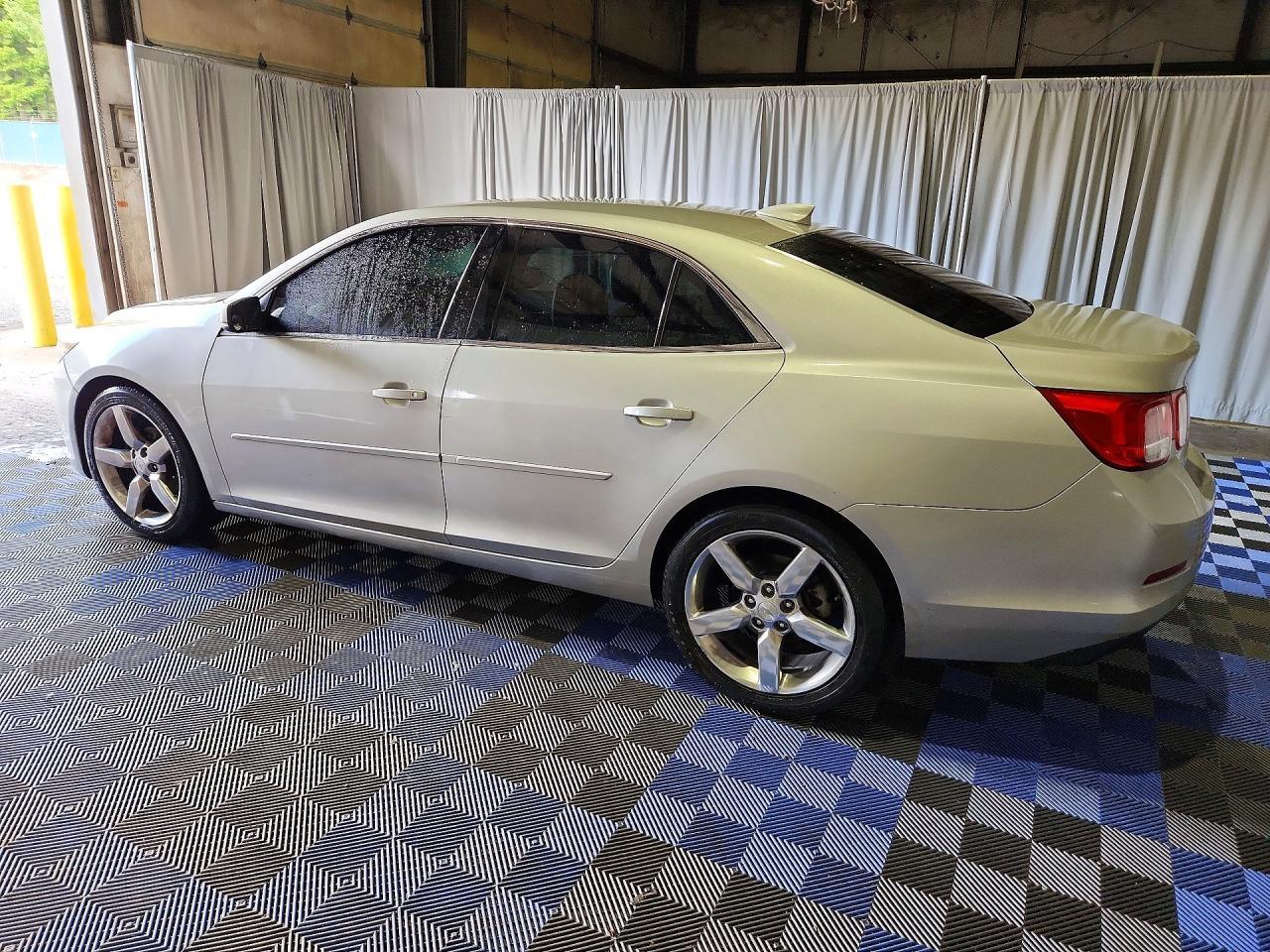 2015 Chevrolet Malibu 1Lt - Image 2