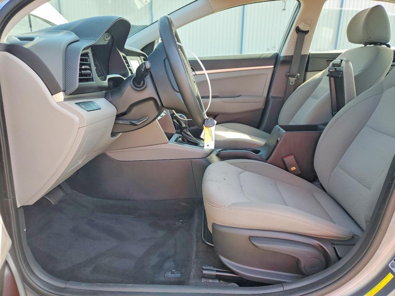 2019 Hyundai Elantra Se - Image 7