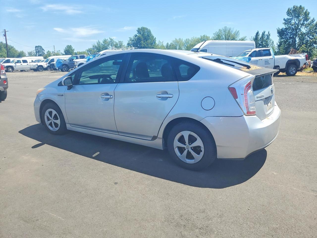 2013 Toyota Prius Three - Фото 2