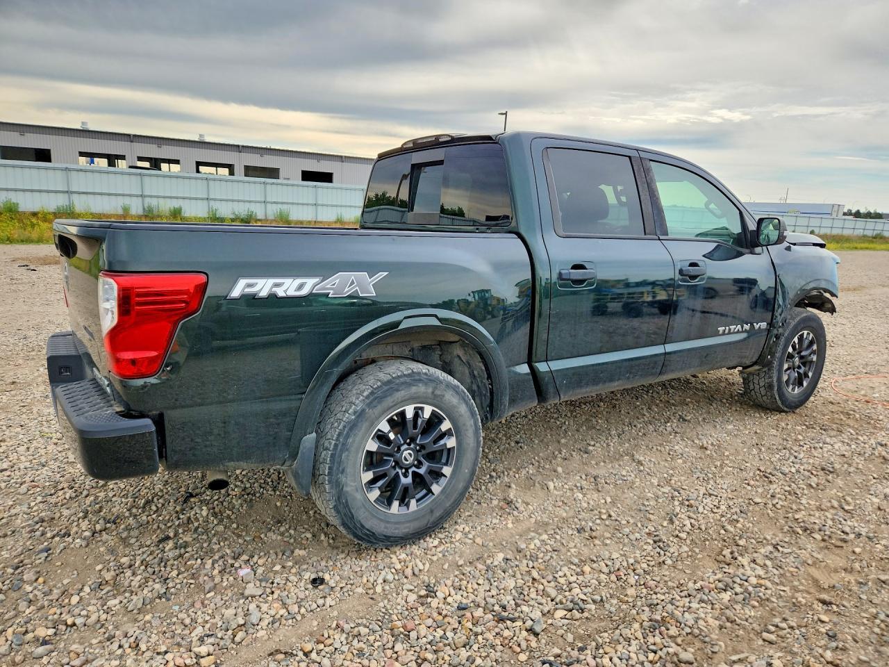 2019 Nissan Titan Pro-4X - Фото 3