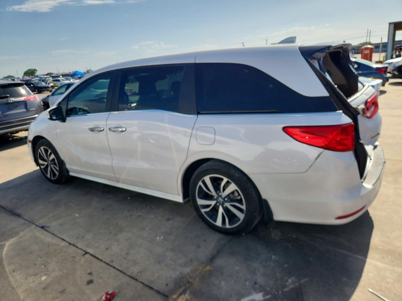 2024 Honda Odyssey Touring - Фото 2