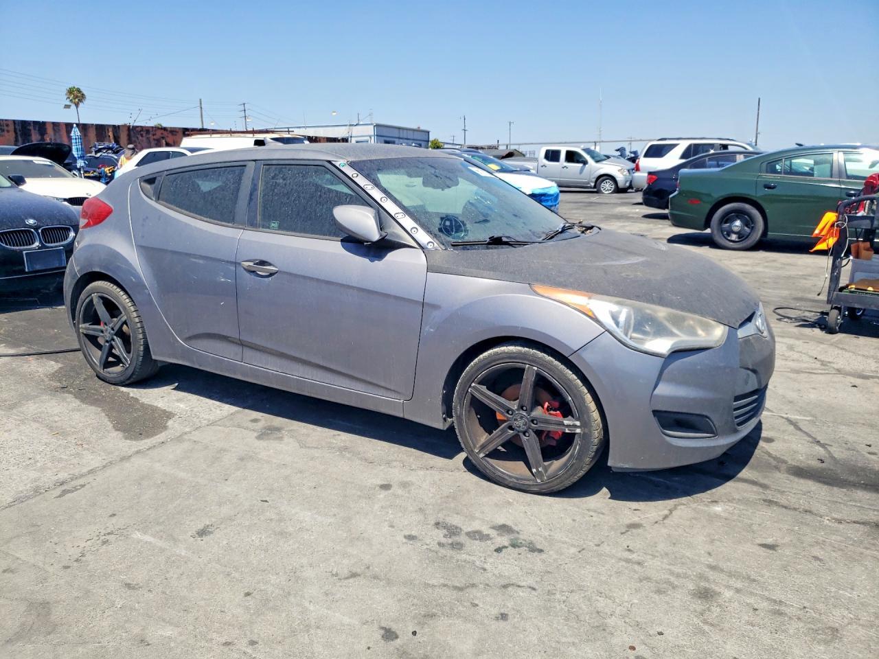 2014 Hyundai Veloster Base - Image 4