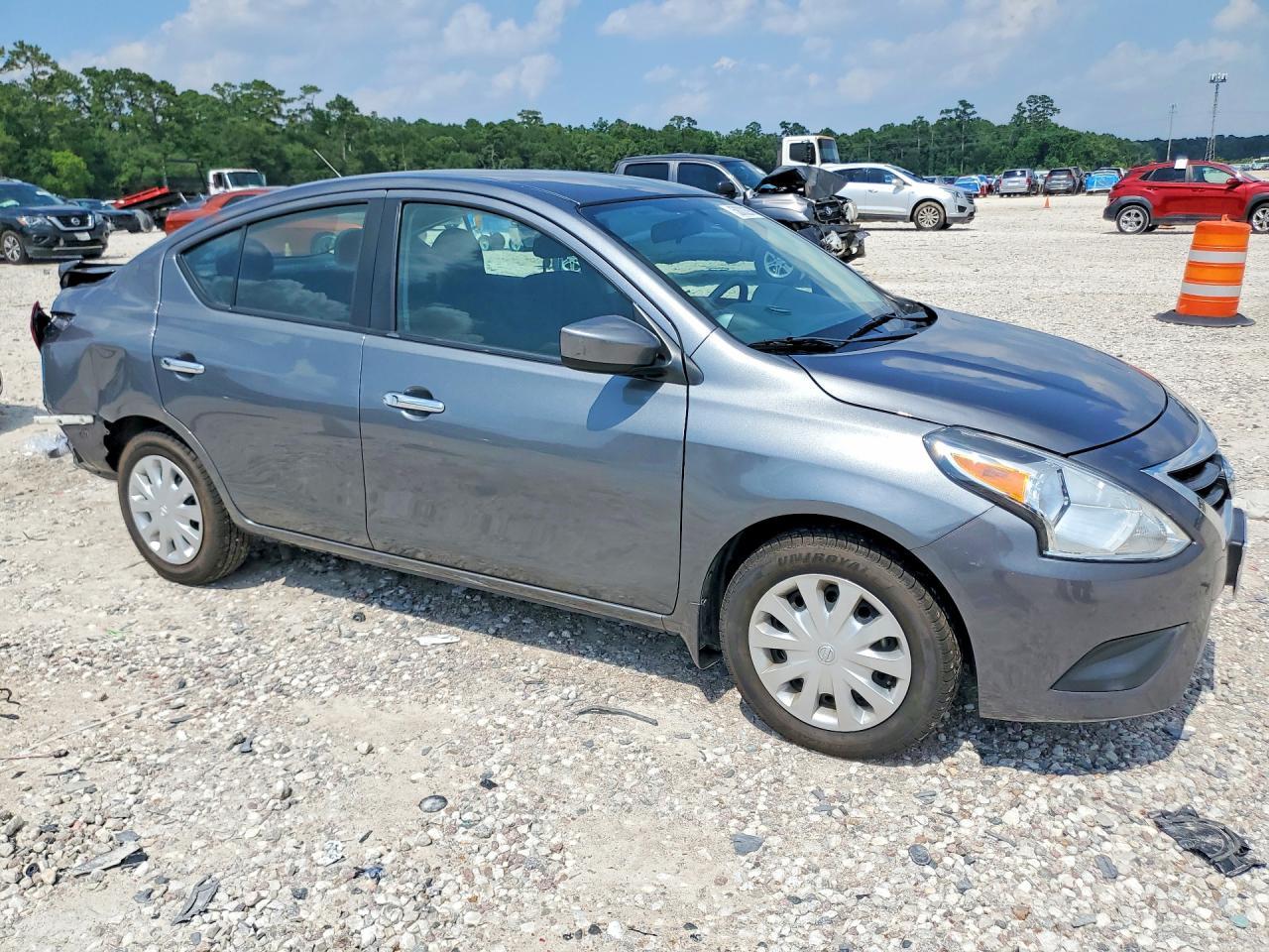 2018 Nissan Versa Sv - Фото 4