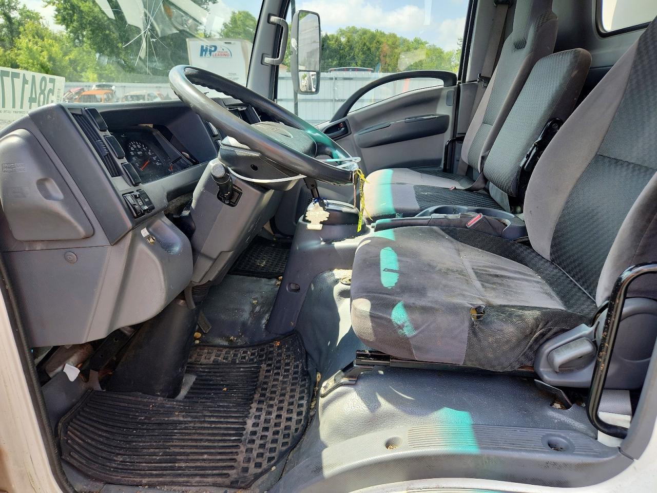 2014 Isuzu Npr Hd - Delivery Truck - Image 7