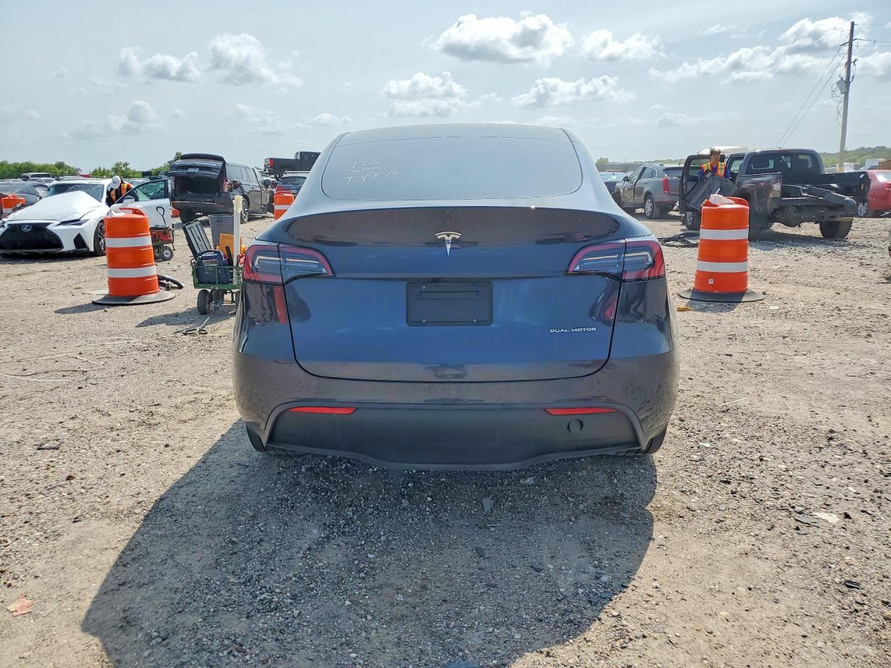 2024 Tesla Model Y - Image 6