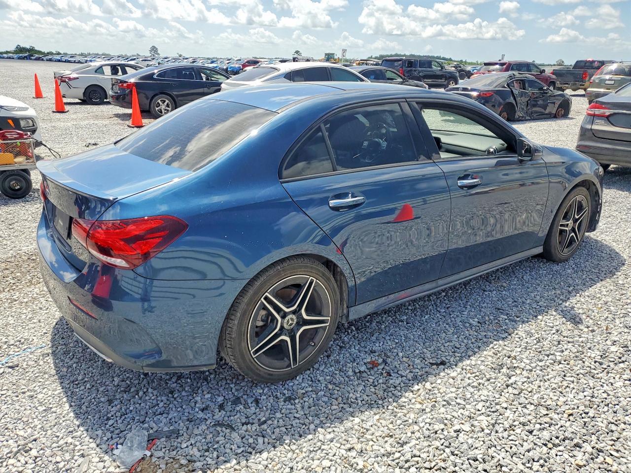 2022 Mercedes-Benz A 220 - Фото 3