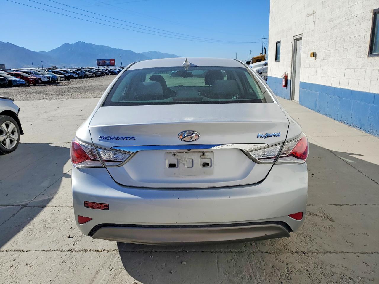 2015 Hyundai Sonata Hybrid Base - Image 6